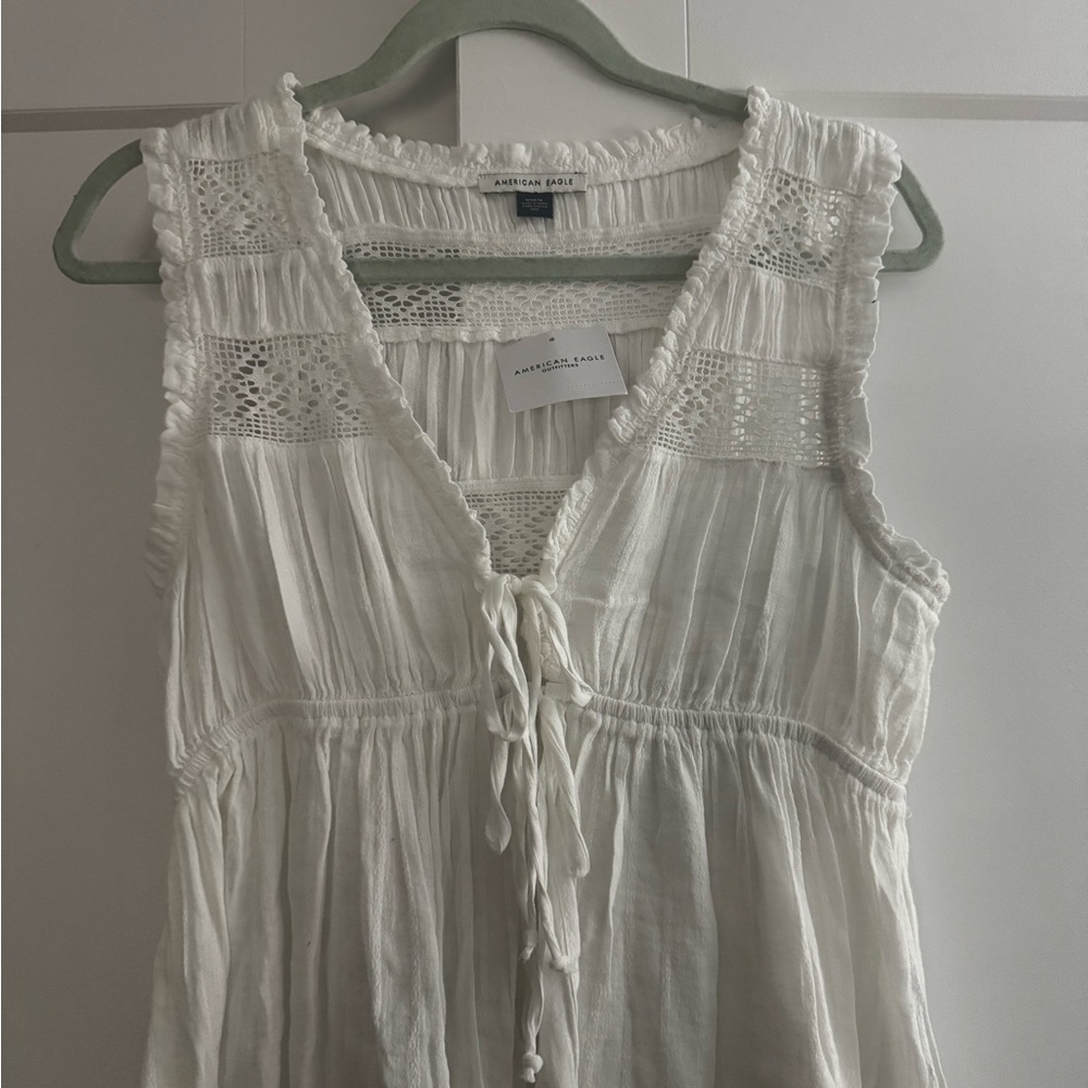 American Eagle Outfitters White Sleeveless Blouse